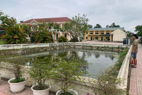 Hà Tĩnh: Chiến sĩ công an nhanh trí cứu cháu bé chới với dưới hồ sâu