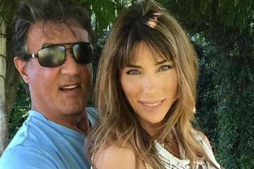 'Huyền thoại Rambo' Sylvester Stallone 76 tuổi hạnh phúc bên vợ người mẫu kém 22 tuổi