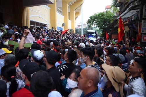 'Biển người' đổ về sân Thiên Trường xem U23 Thái Lan đấu U23 Indonesia