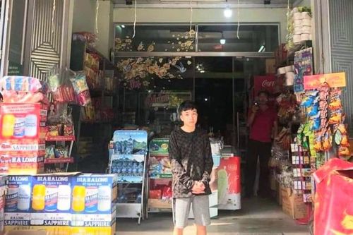 Bắt con bạc kề dao vào cổ nữ chủ tiệm tạp hóa cướp tiền