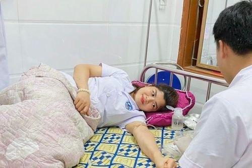 6 nhân viên y tế hiến máu cứu sản phụ qua cơn nguy kịch