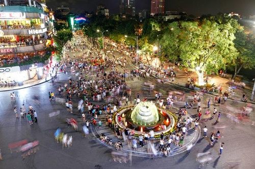 Hà Nội: Phố đi bộ cấm vật nuôi, loa công suất lớn, bán hàng rong