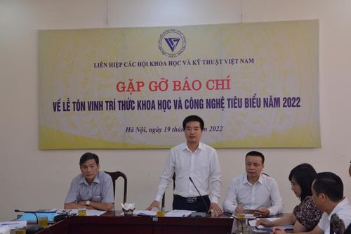 Tôn vinh hơn 100 trí thức có đóng góp xuất sắc trong hoạt động khoa học công nghệ Việt Nam