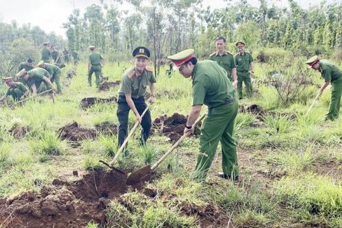 Công an Đắk Nông phát động 'Tết trồng cây đời đời nhớ ơn Bác Hồ', trồng 4000 cây xanh