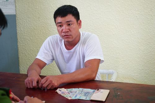 Quảng Nam: Bắt thanh niên giả vờ mượn điện thoại rồi cướp