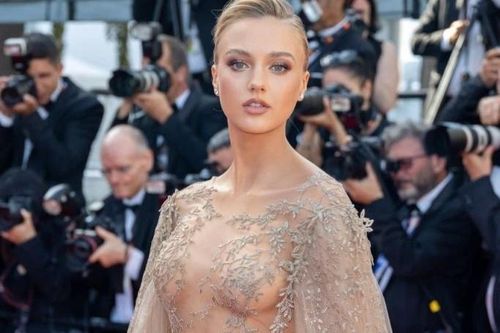 Váy xuyên thấu ở thảm đỏ Cannes 2022