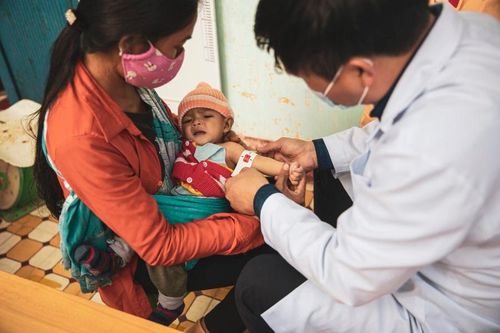 Điều trị trẻ em suy dinh dưỡng cấp tính: Cần nỗ lực đưa vào Luật