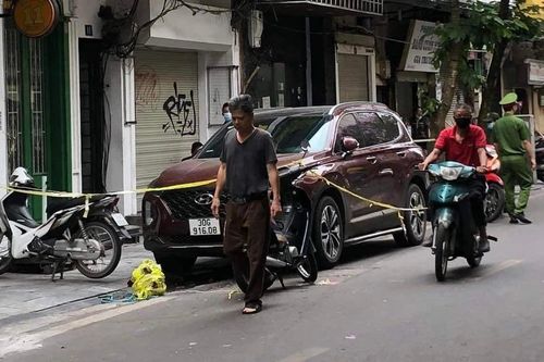 Tạm giữ 3 đối tượng liên quan vụ nghi sử dụng súng gây rối trên phố Hàng Bè