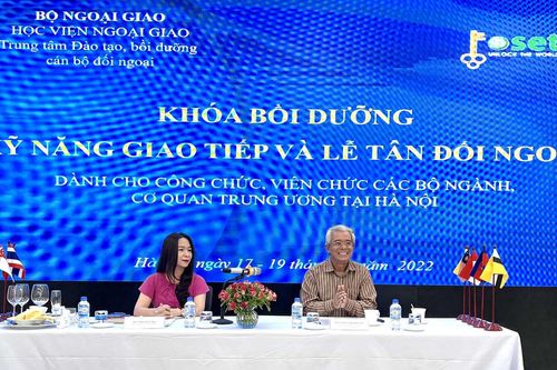 Học viện Ngoại giao tổ chức Khóa bồi dưỡng kỹ năng giao tiếp và lễ tân đối ngoại cho các bộ, ngành, cơ quan trung ương