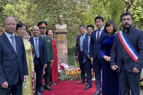Các hoạt động ý nghĩa kỷ niệm 132 năm ngày sinh Chủ tịch Hồ Chí Minh tại Pháp