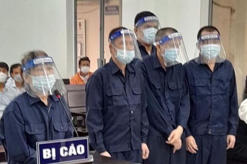 Kỳ án mua cả máy khắc dấu để lừa bán đất