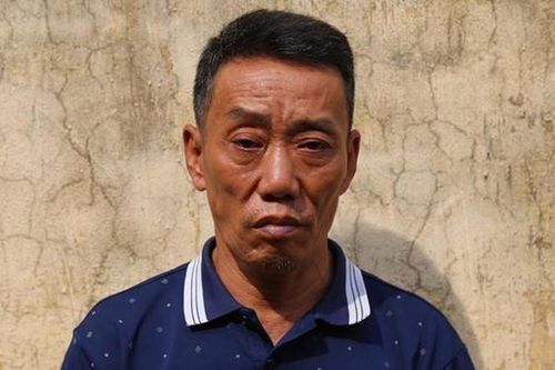 Khống chế người đàn ông tẩm xăng lên người vợ, dọa đốt