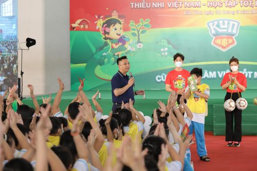 Trao hơn 2.300 phần quà cho thiếu nhi làm việc tốt mỗi ngày