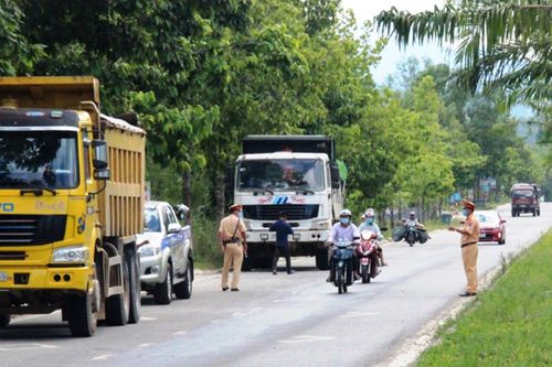 Hàng trăm ô tô kinh doanh vận tải vi phạm tốc độ bị thu hồi phù hiệu