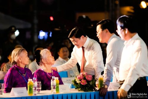 Những hình ảnh ấn tượng tại Lễ hội Làng Sen năm 2022
