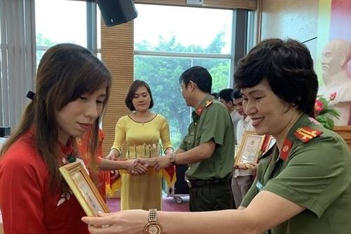 Tôn vinh Lao động giỏi năm 2021 trong các doanh nghiệp CAND