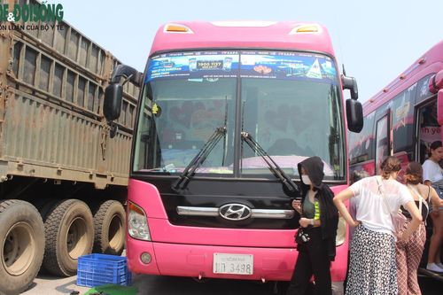 Dẹp 'xe dù bến cóc', gắn biển kiểm soát của Lào hoạt động tại Việt Nam