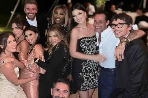 Victoria Beckham xóa bức ảnh chụp cùng nhóm bạn toàn người nổi tiếng