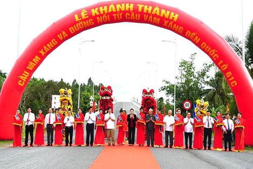Khánh thành cầu bắc qua sông Cần Thơ