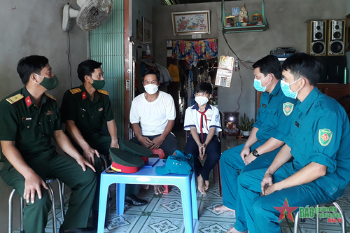 Thắm tình đồng đội, đượm nghĩa quân dân