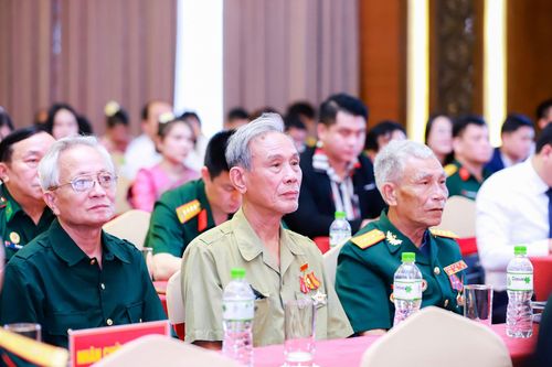 Biểu tượng của tình đoàn kết chiến đấu đặc biệt Việt Nam - Lào