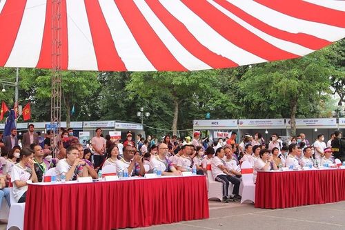 Gần 1.200 người tham gia Giải chạy Pháp ngữ 2022