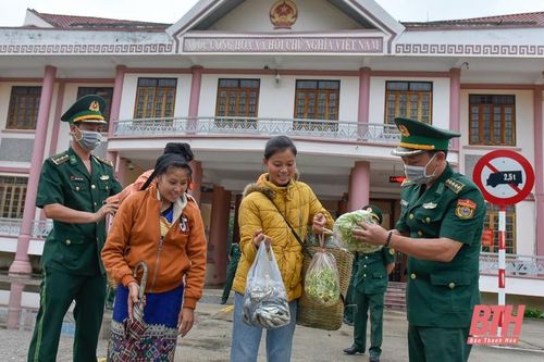 Chợ Na Mèo - Nậm Xôi nhộn nhịp trong ngày đầu họp lại