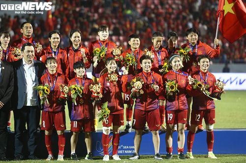 Vô địch SEA Games 31, tuyển bóng đá nữ Việt Nam nhận mưa tiền thưởng