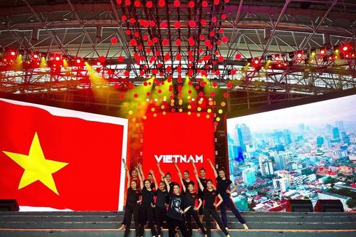 Thể hiện hình ảnh thanh lịch và hiếu khách của người Tràng An