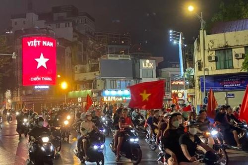Hàng triệu người đổ ra đường mừng chiến thắng của U23 Việt Nam