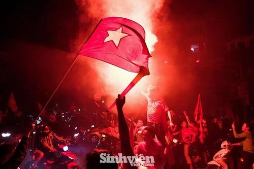 Hà Nội: Cờ bay rợp phố mừng U23 Việt Nam giành Huy chương Vàng SEA Games 31