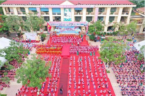 Trường vùng biên nỗ lực đổi mới, hội nhập