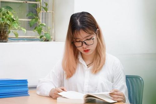 Vượt khó, nữ sinh Trường ĐH Mở Hà Nội tốt nghiệp sớm