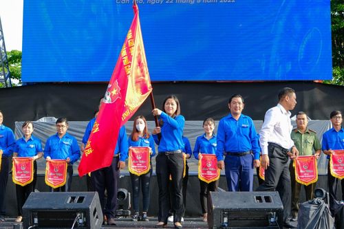 Tuổi trẻ Tây Đô ra quân chiến dịch hè 'Vì thành phố An toàn - văn minh'