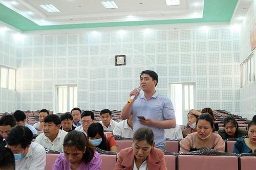 Mường Tè (Lai Châu): Tập huấn nghiệp vụ về chuẩn tiếp cận pháp luật cho cán bộ công chức tư pháp các xã, thị trấn