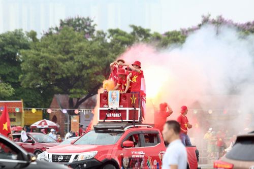 Bầu không khí náo nhiệt tại Mỹ Đình trước trận U23 Việt Nam đấu Thái Lan