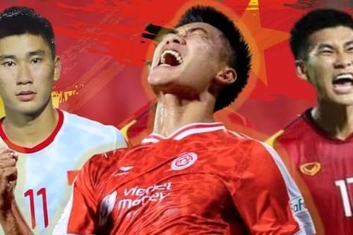 Nam thần 'hot' nhất lúc này: Ghi bàn làm nên kỳ tích, trên sân dũng mãnh ngoài đời đẹp trai!