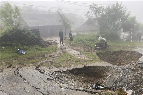 Mưa lớn kéo dài gây sạt lở tại Sa Pa