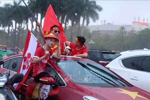 Người hâm mộ chờ đợi tấm HCV bóng đá nam của U23 Việt Nam