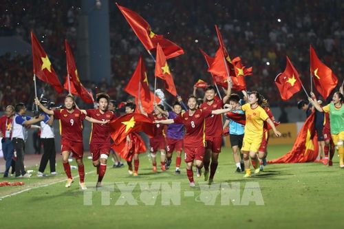 Cảm xúc của HLV Mai Đức Chung sau khi các 'cô gái vàng' bảo vệ thành công ngôi vô địch