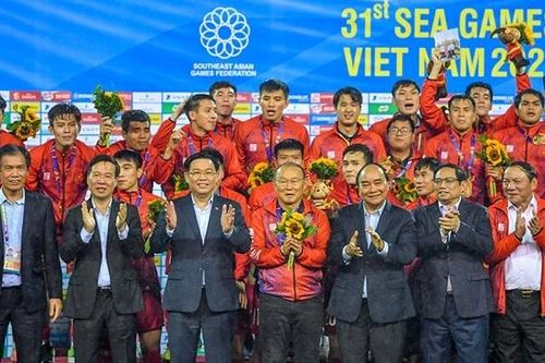 Lãnh đạo Đảng, Nhà nước trao Huy chương Vàng cho Đội tuyển bóng đá U23 Việt Nam