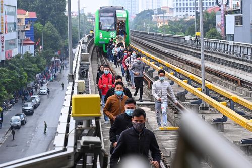 Tàu Cát Linh - Hà Đông đột ngột dừng khi gặp mưa lớn