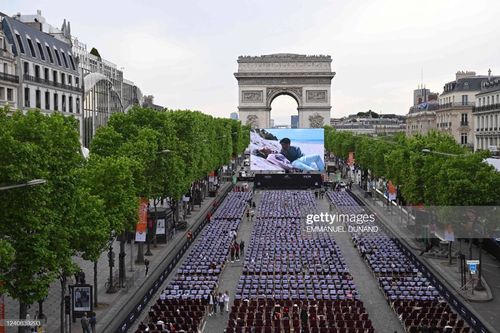LHP Cannes ngày 6: Màn hình khổng lồ xuất hiện tại Đại lộ Champs-Elysees