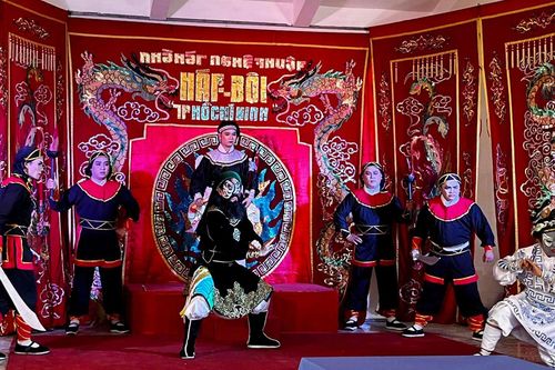 Hát bội - Khát khao một sàn diễn