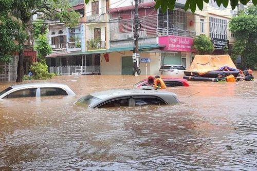 Mưa đầu mùa, miền Bắc ngập lụt nhiều nơi