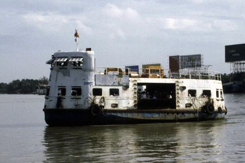 Loạt ảnh độc về các loại tàu thuyền ở Việt Nam năm 1996
