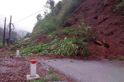 Lai Châu: Sạt lở taluy dương trên quốc lộ 4H