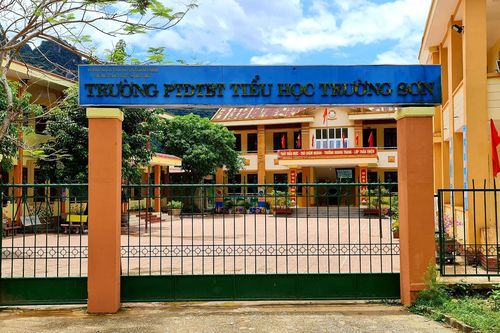 Quảng Bình: Lãnh đạo xã cho con học trái tuyến để hưởng trợ cấp!