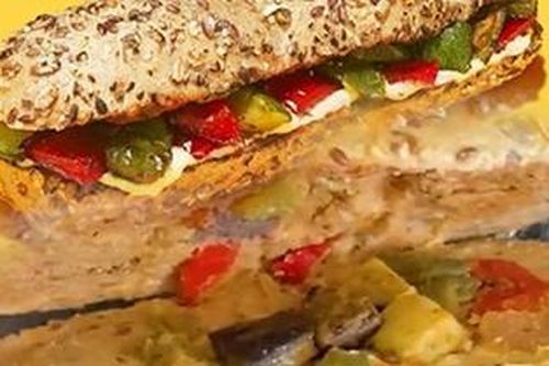 Chiếc bánh mì 'tệ nhất trên máy bay' giá gần 150 nghìn gây tranh cãi