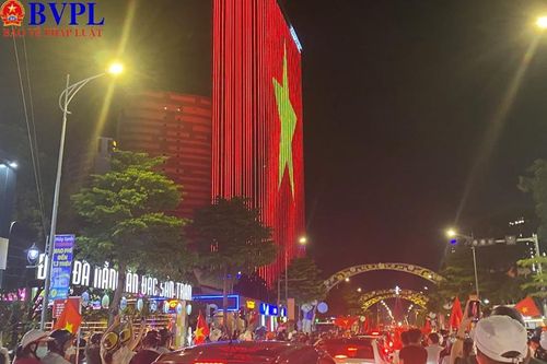 Người dân Đà Nẵng xuống đường mừng U23 Việt Nam chiến thắng